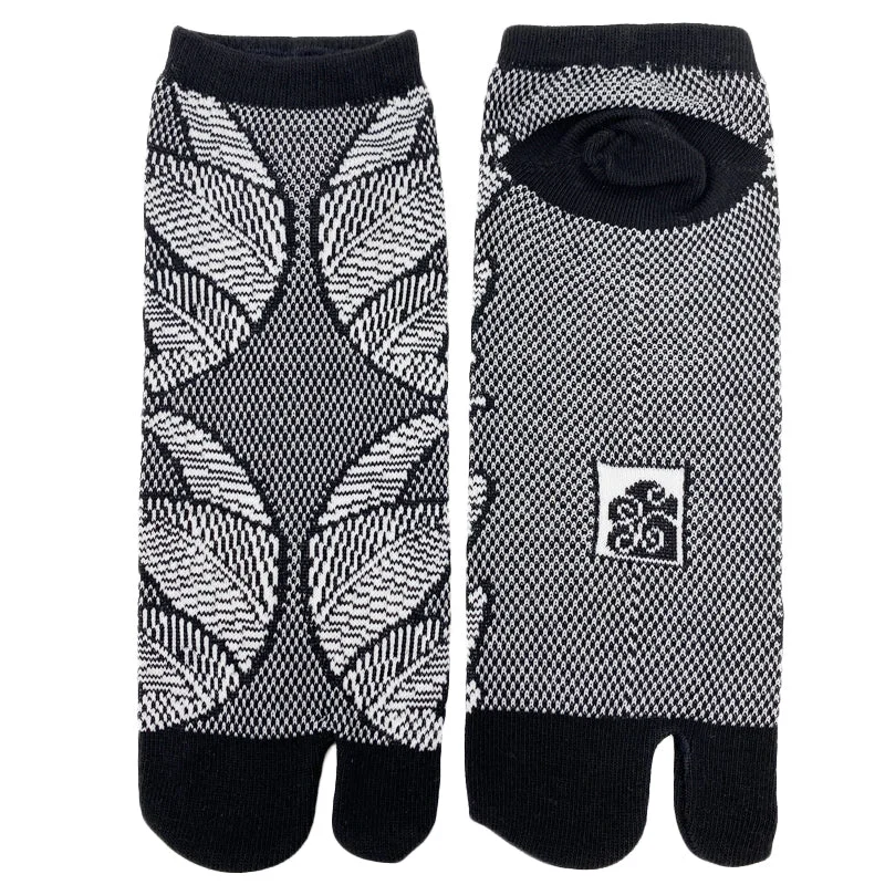 Merino wool men's socks for warmth and breathabilityTabi Socks Matsumon Kanoko Black