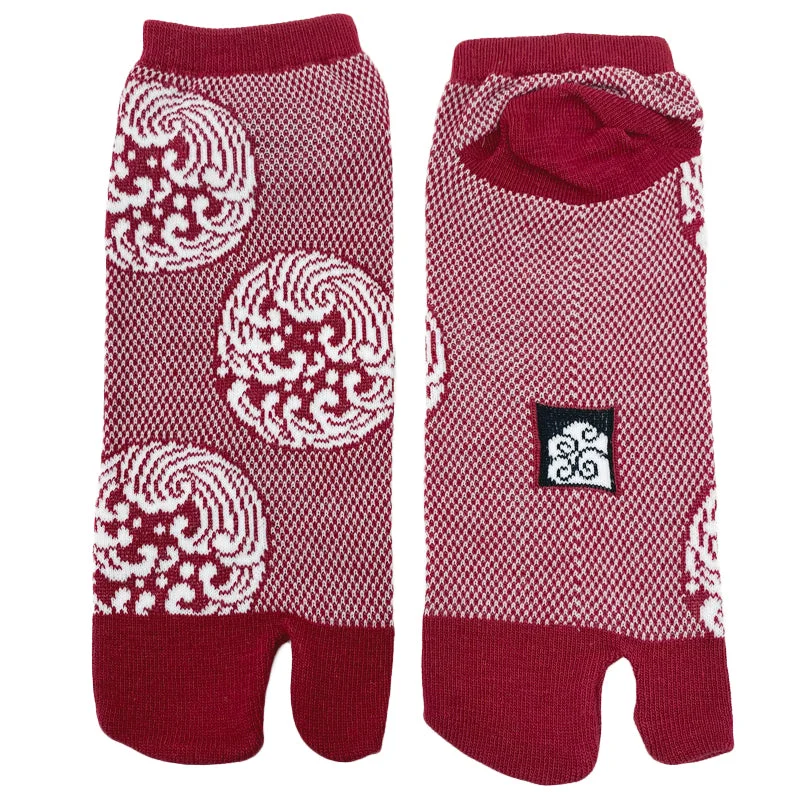 Organic men's socks for an eco - friendly choiceTabi Socks Nami Kanoko Red