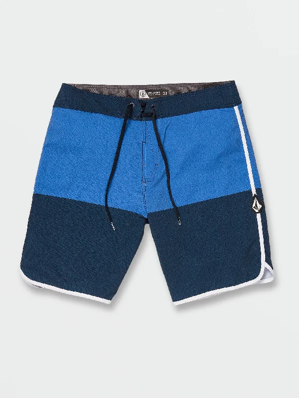 Printed men's trunks with eye - catching motifsQuarta Scallop Mod-Tech Trunks - Navy