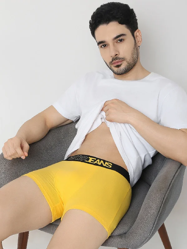 Slim - cut men's trunks for a modern styleUnderjeans by Spykar Men Yellow & Black Trunk